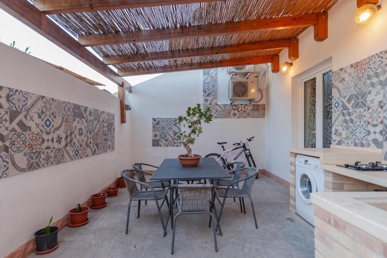Uliveto' S Apartment Elmas Bagian luar foto
