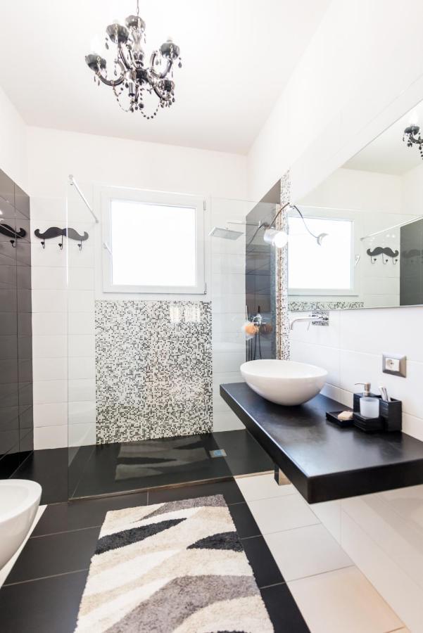 Uliveto' S Apartment Elmas Bagian luar foto